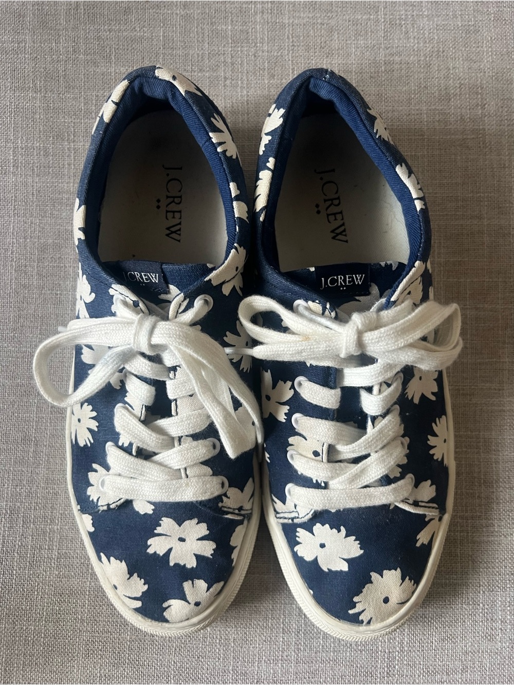 J. Crew Navy Canvas Low Top casual Sneakers with White Floral Print, Womens 7